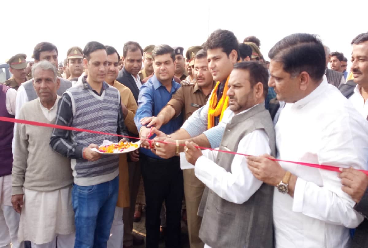 Meerut, makhdumpur mela was inaugurated and DM SSP rode the bullock cart
