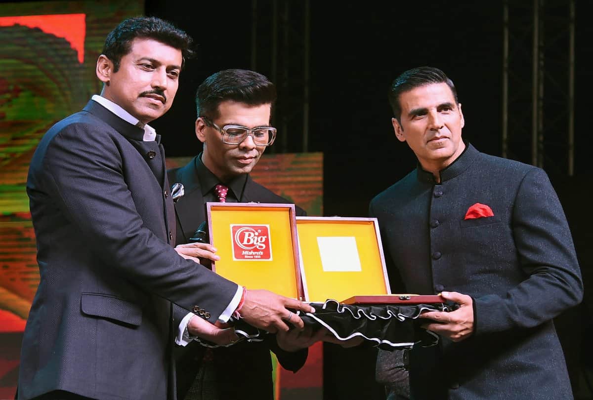 karan johar asked weird question to akshay and rajyavardhan in iffi