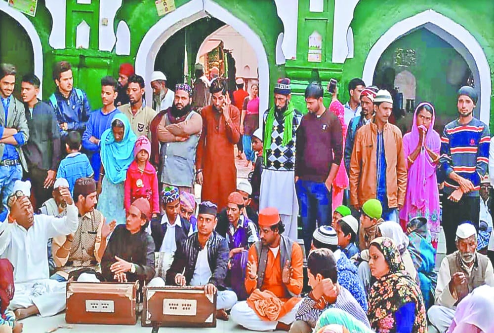 Pakistani Muslims demand for open both nation hats for Jairine