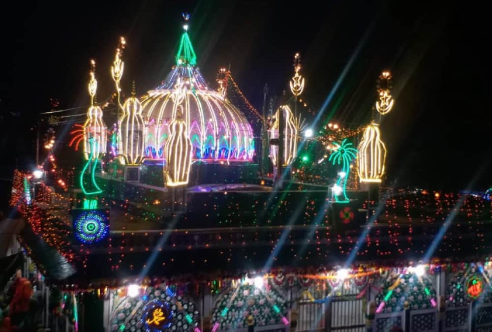 Pakistani Muslims demand for open both nation hats for Jairine