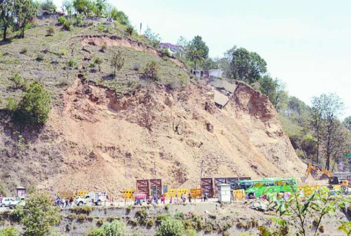 Mountains in danger in Himachal pradesh due to excessive tree felling and Unscientific Construction