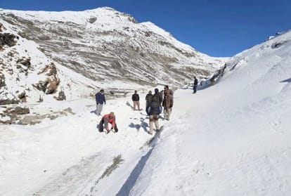 BRO deployed machinery for Rohtang restoration