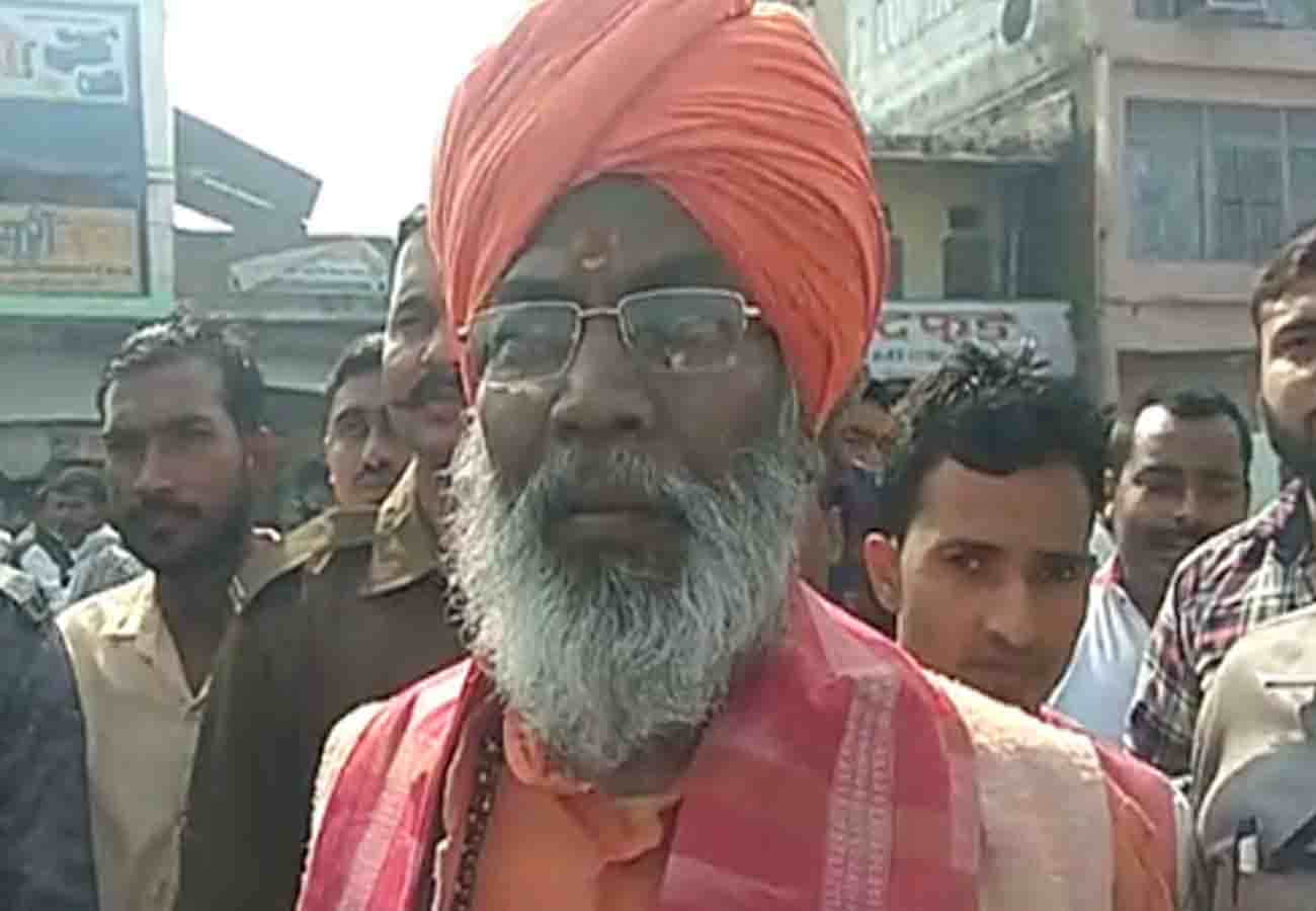 Sakshi Maharaj angry at Storytellers of Shrimad Bhagwat Story
