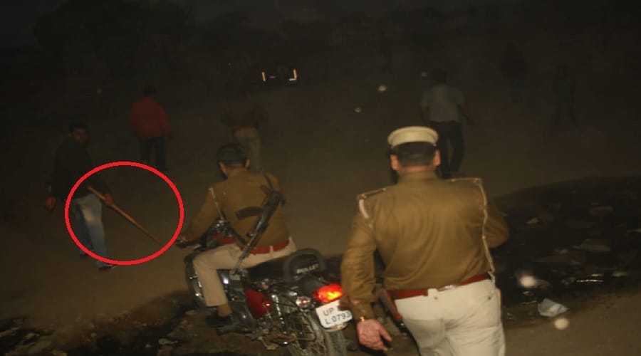 Meerut, attacked on up police and deployed force on the spot