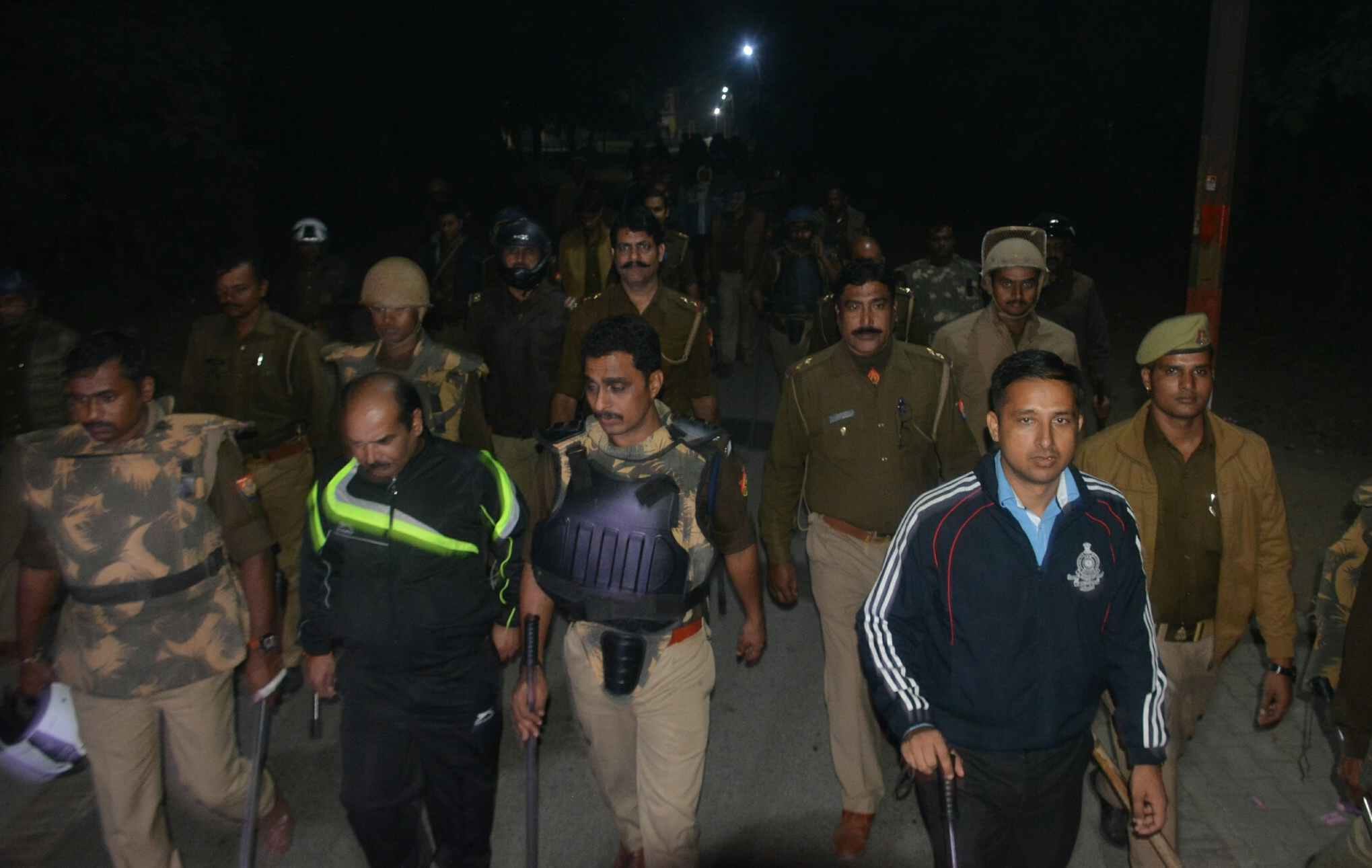 UP college students and traders fight in varanasi