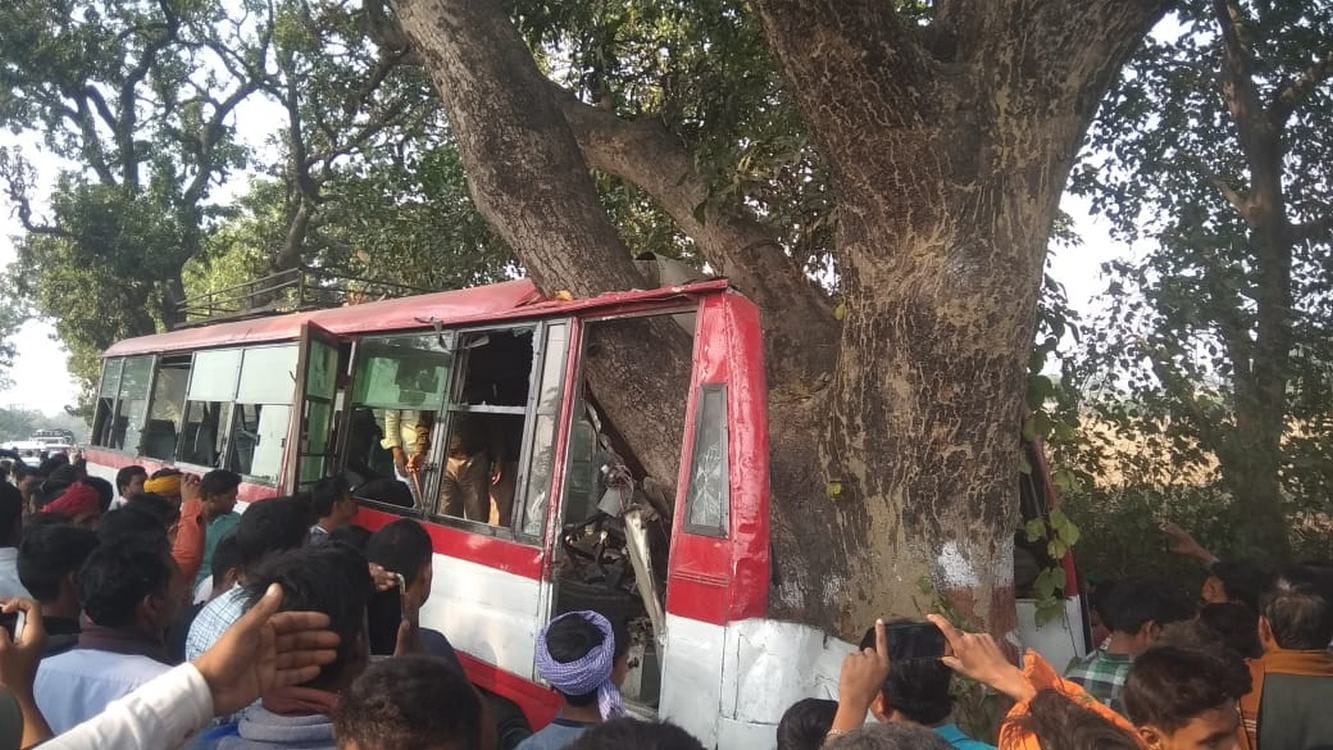 Over speed bus hit trre in ballia 47 passengers injured