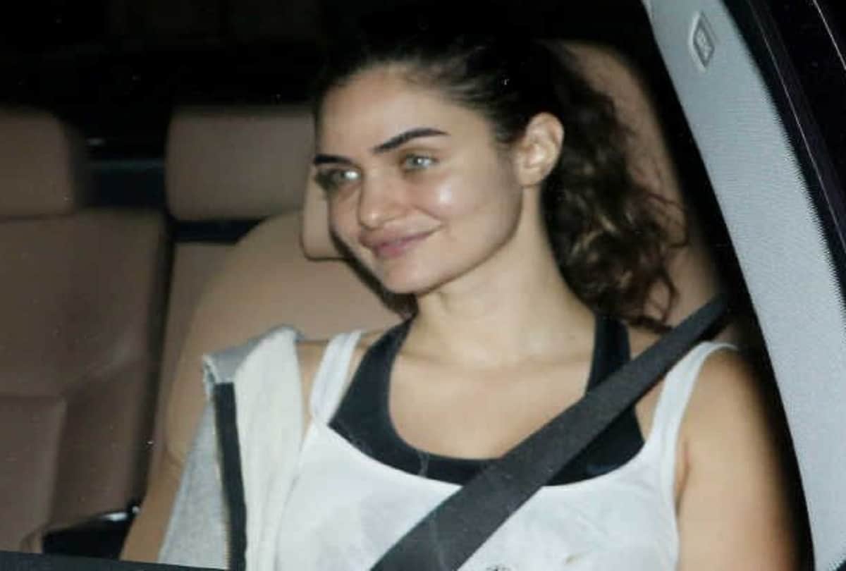 arjun rampal is spotted with his new girlfriend at mumabi