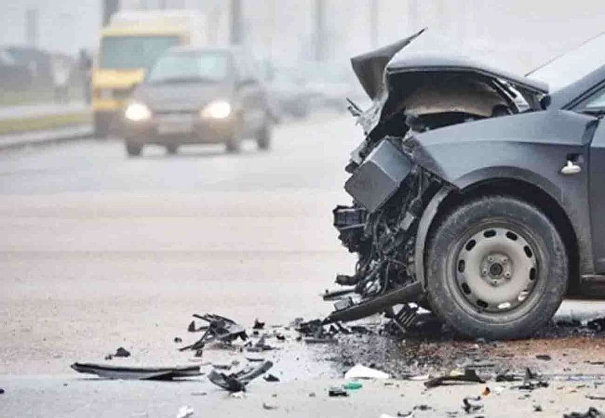 Road accident in Agra Lucknow expressway, two people died