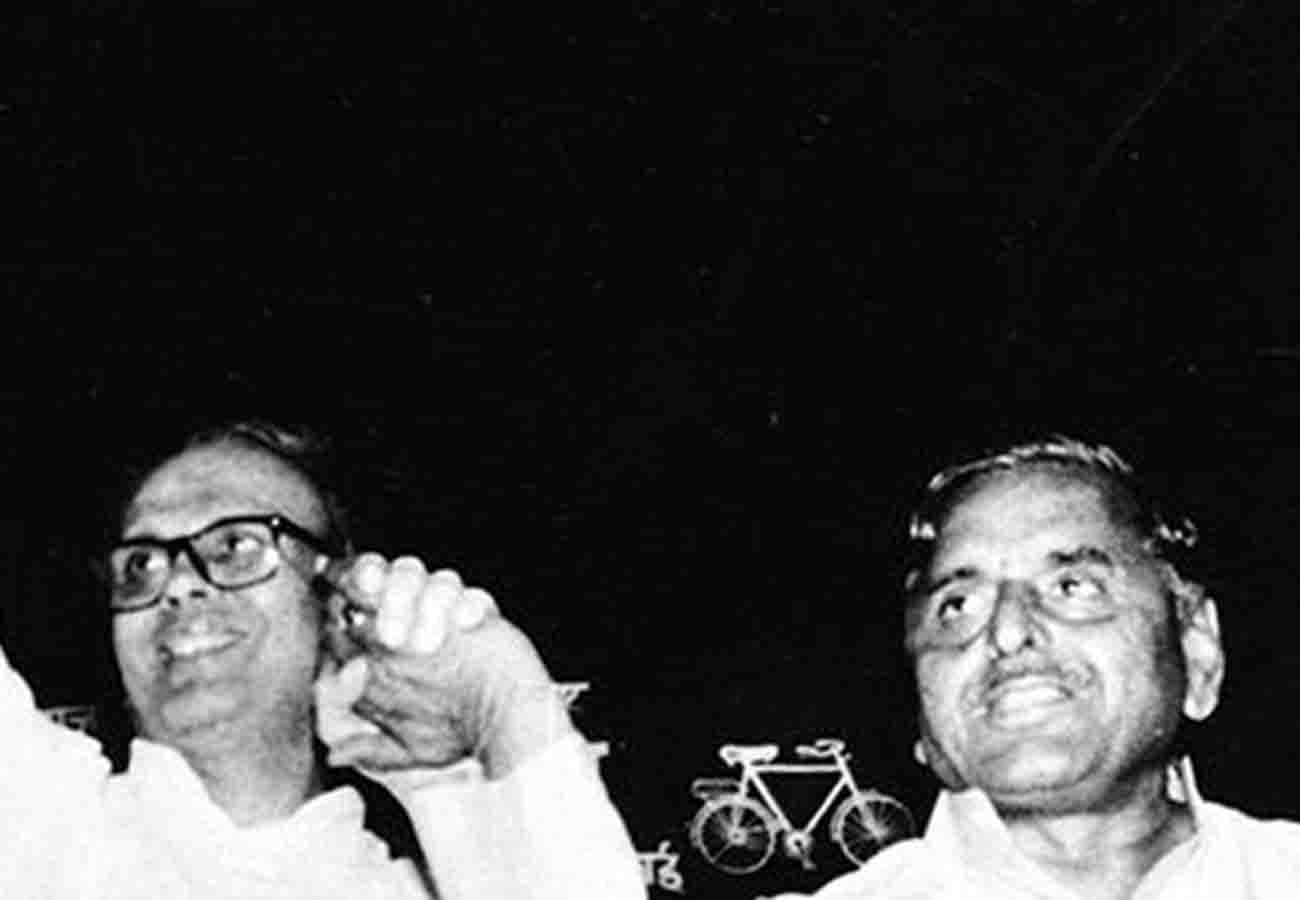 Mulayam singh yadav birthday special story related to marriage