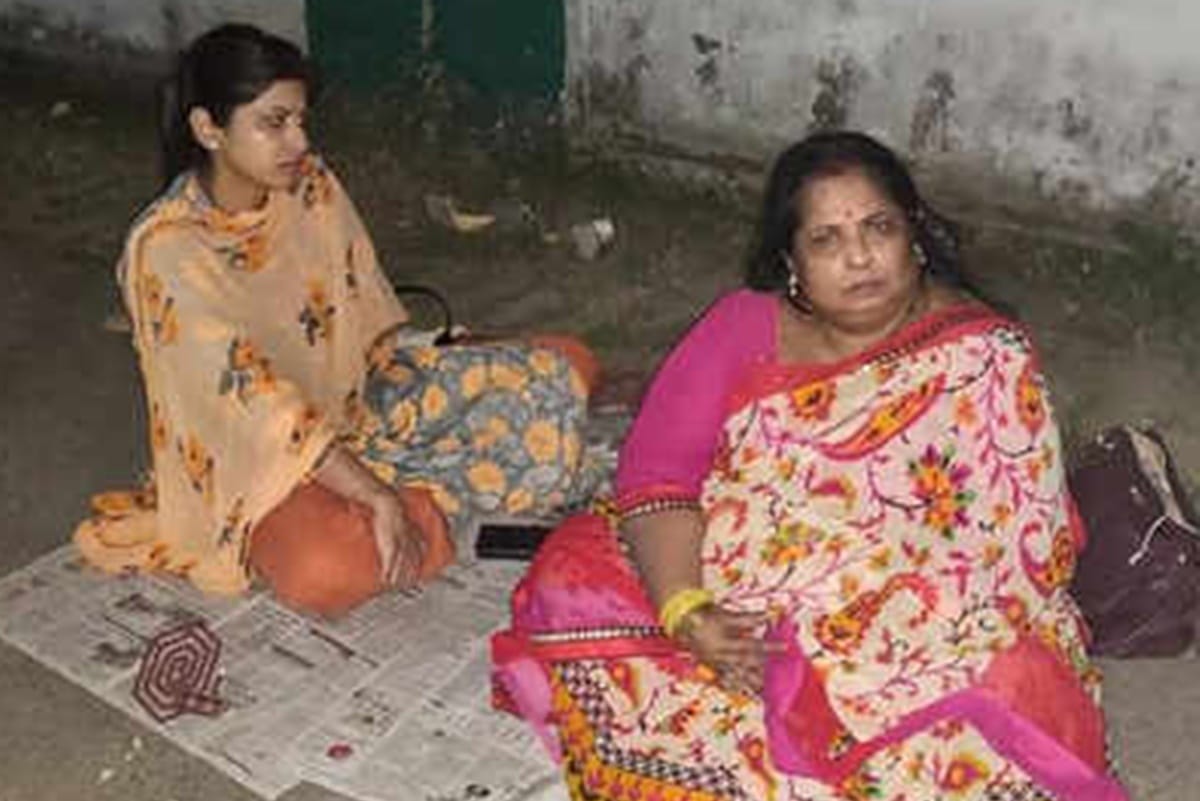 District magistrate files divorce petition and wife sit on strike in front of his official residence