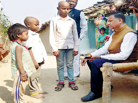 Former MLA, who arrived at the house of deceased farmers