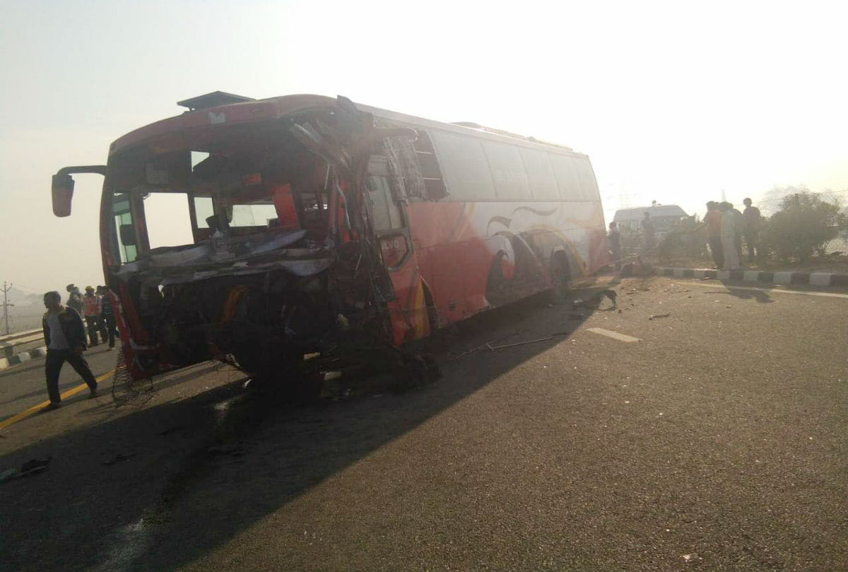 thirteen passengers injured in bus truck collision on agra lucknow expressway