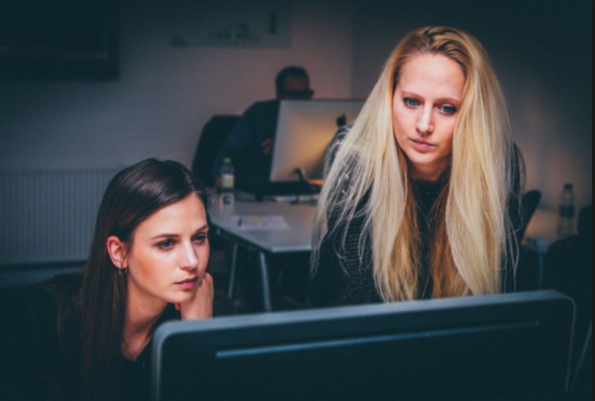 office tips to build good relationship with colleagues in workplace