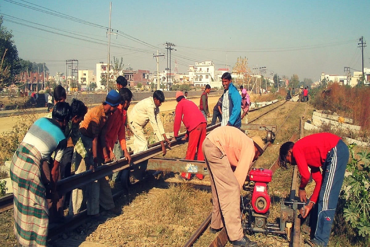 The battle for supremacy started in Purvanchal over the contracts in the railway