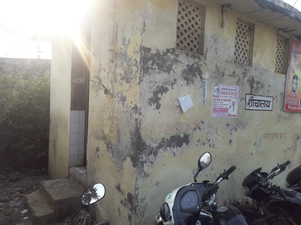 Gas cylinder blast in government school at jaunpur
