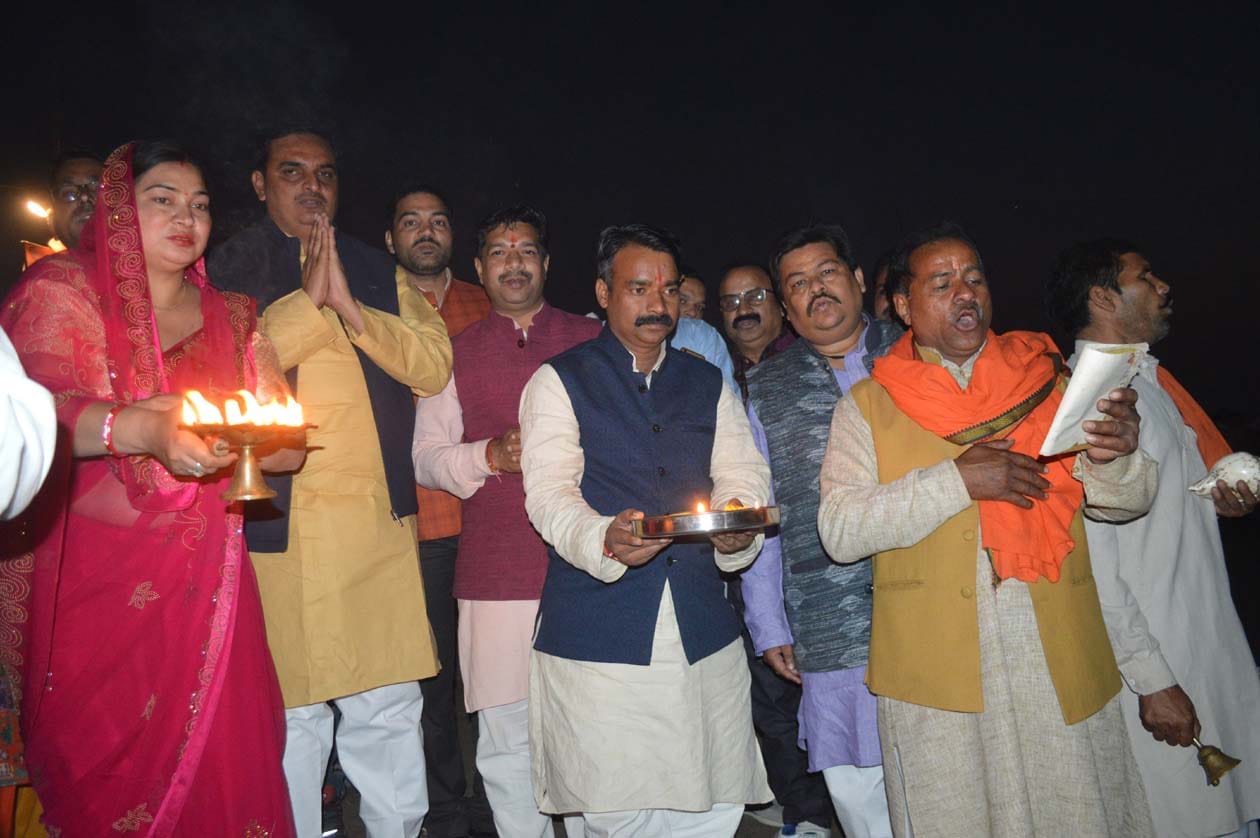 holy dip and deepdaan in Ganga at tigri and CM yogi aditynath will flowering from helicopter