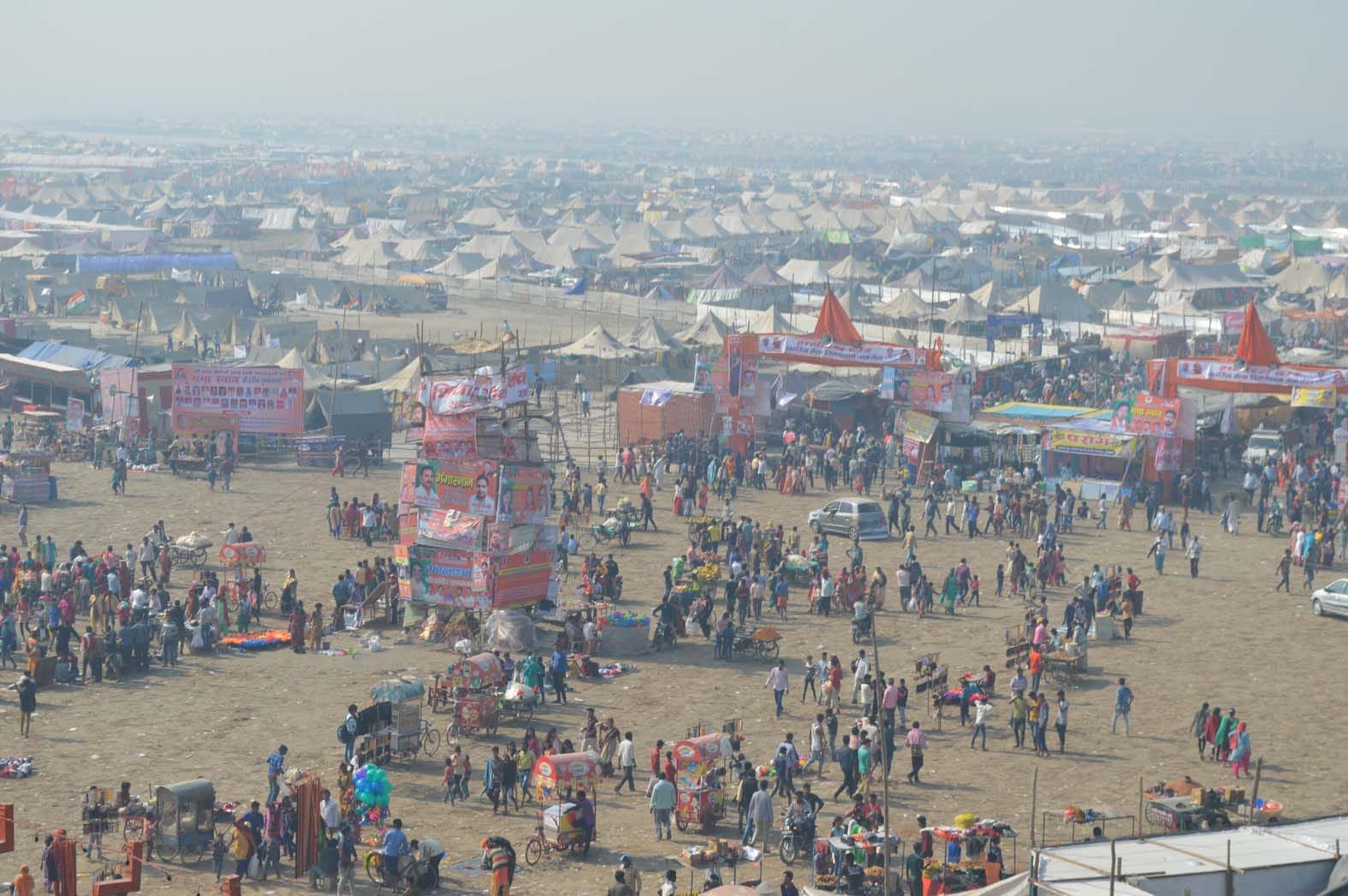 holy dip and deepdaan in Ganga at tigri and CM yogi aditynath will flowering from helicopter