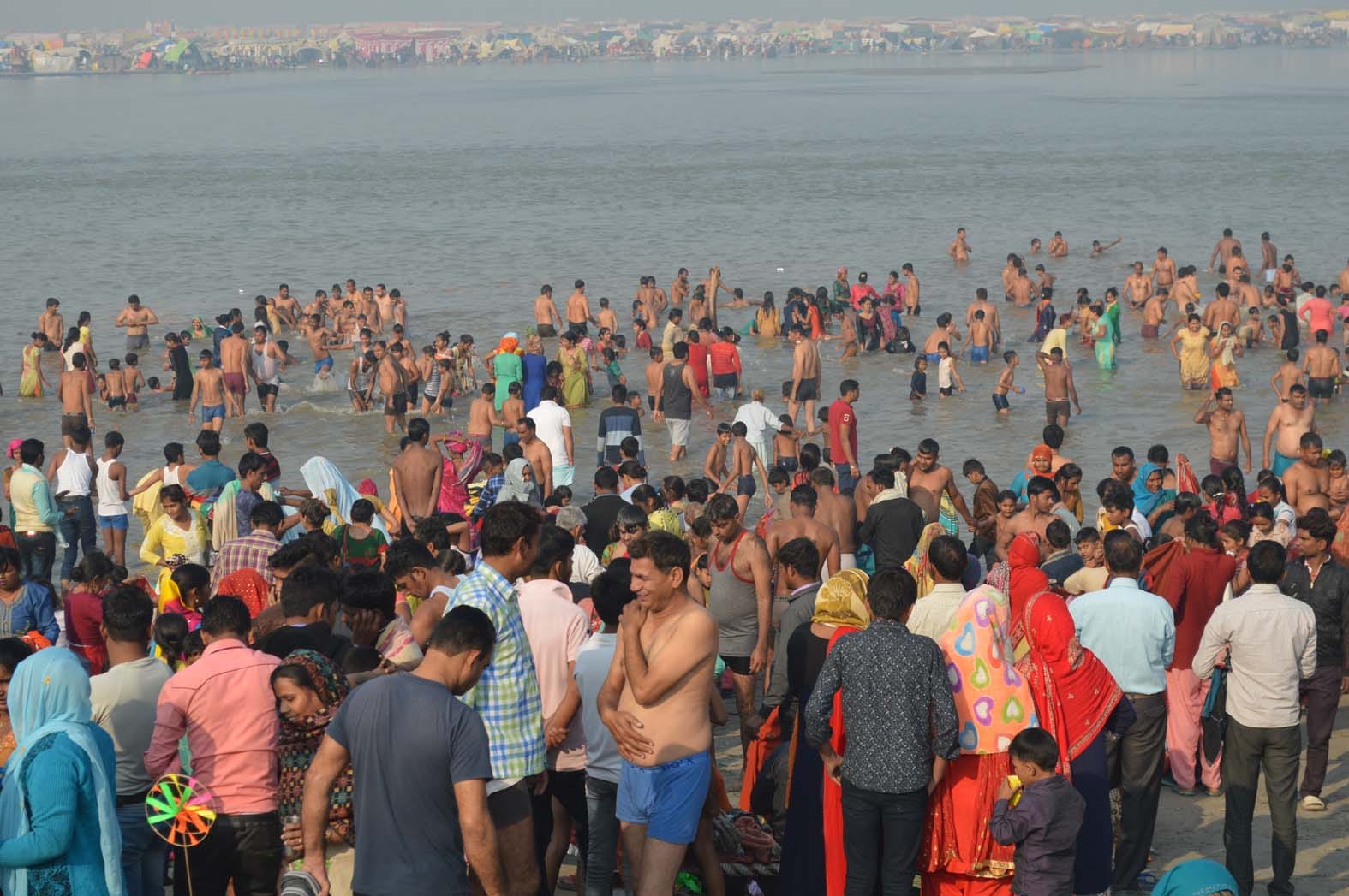 holy dip and deepdaan in Ganga at tigri and CM yogi aditynath will flowering from helicopter