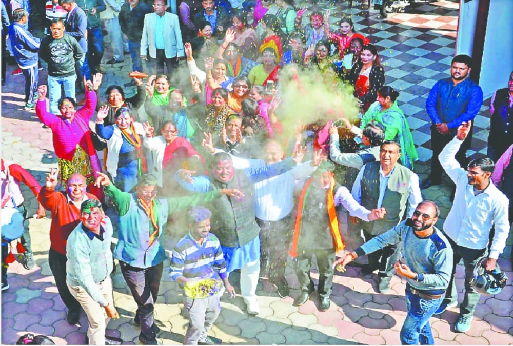 Bjp Victory rally For dehradun new Mayor sunil uniyal gama after nikay chunav 2018