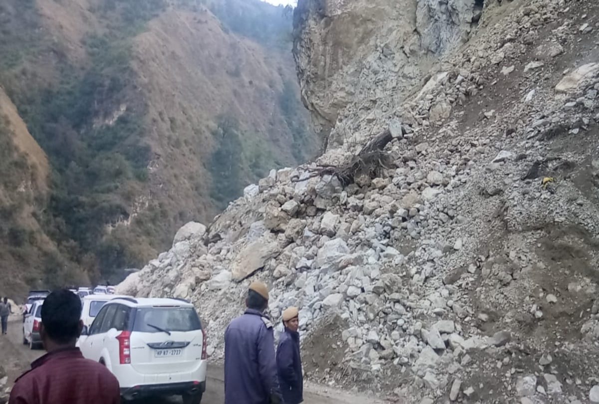 Manali Chandigarh National Highway restored after 26 hours one way