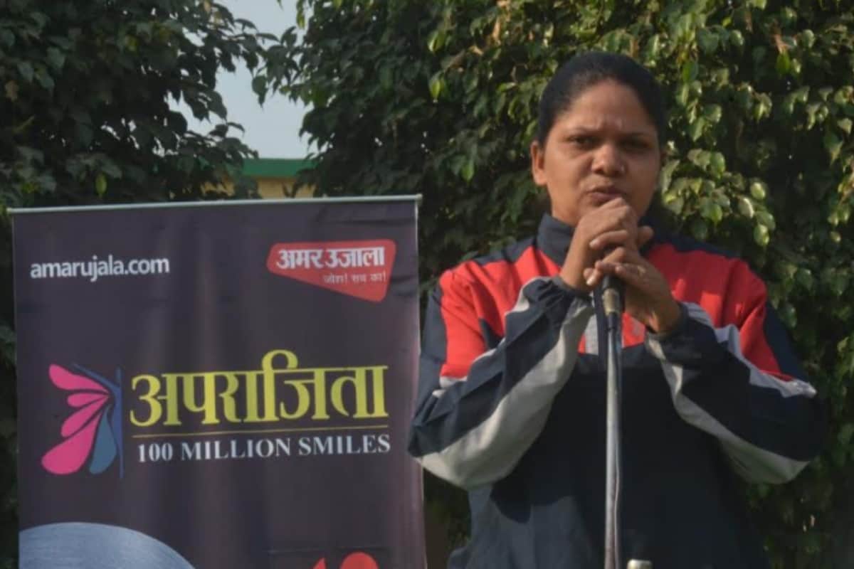 Aparajita 100 million smiles: girls learnt self defense tips in amar ujala workshop
