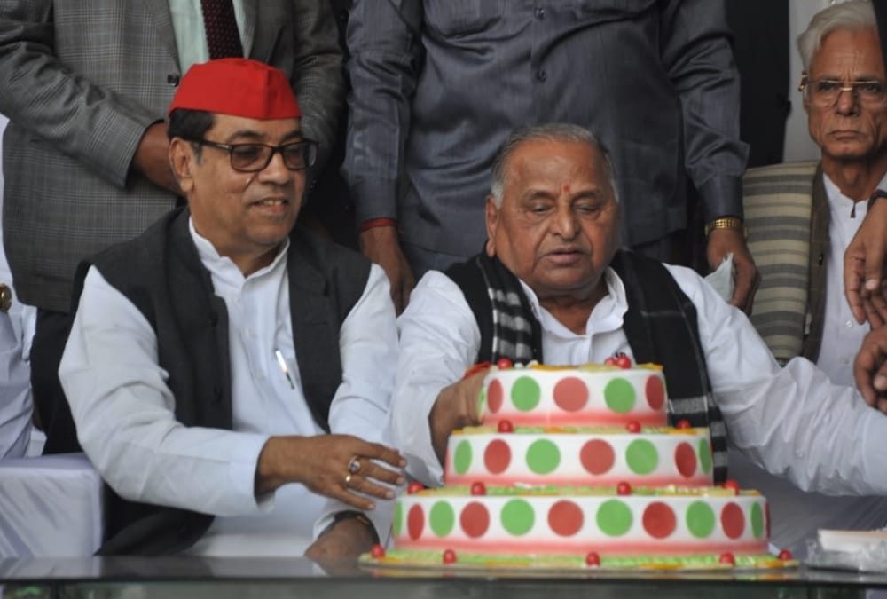 pics of mulayam singh yadav birthday celebration.