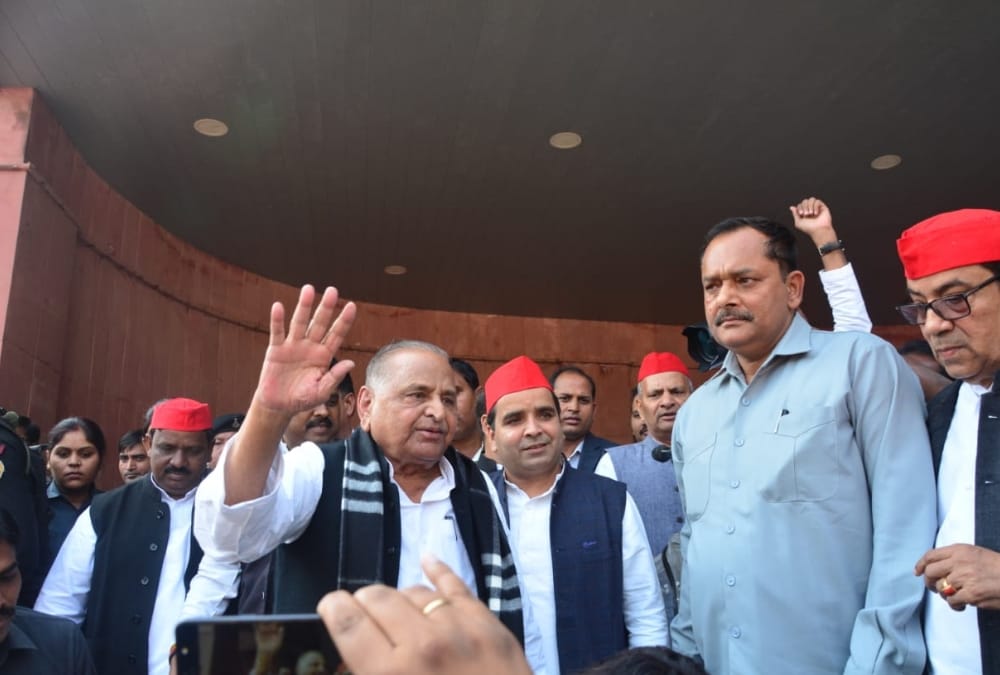 pics of mulayam singh yadav birthday celebration.