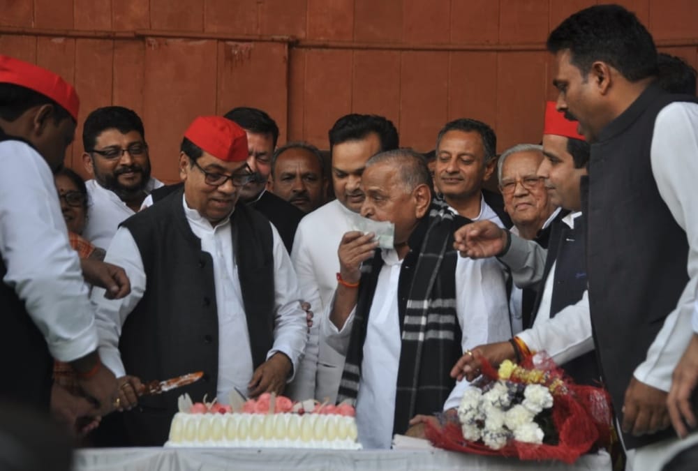 pics of mulayam singh yadav birthday celebration.
