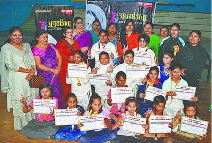 aparajita hundred million smiles girl play fencing in firozabad