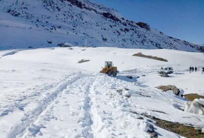 Neelkanth Mahadev Lake Freeze as Cold Waves in Himachal Pradesh