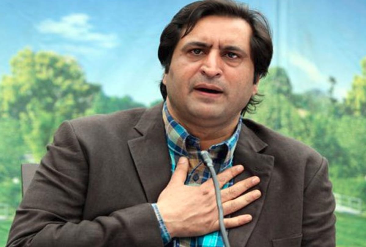Many leaders including former MP Nazir Ahmed Laway joined People's Conference