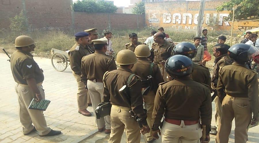 Meerut, controversy in two parties and many injured