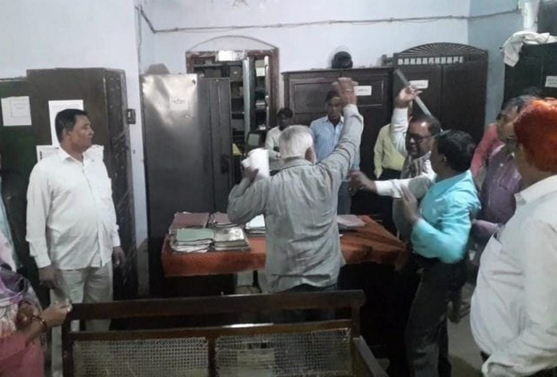 Two staff suspended of varanasi collector office after fight