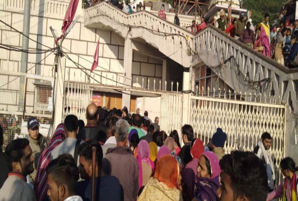 kartik purnima 2018 ganga snan Pilgrims Panic on Har ki pauri haridwar