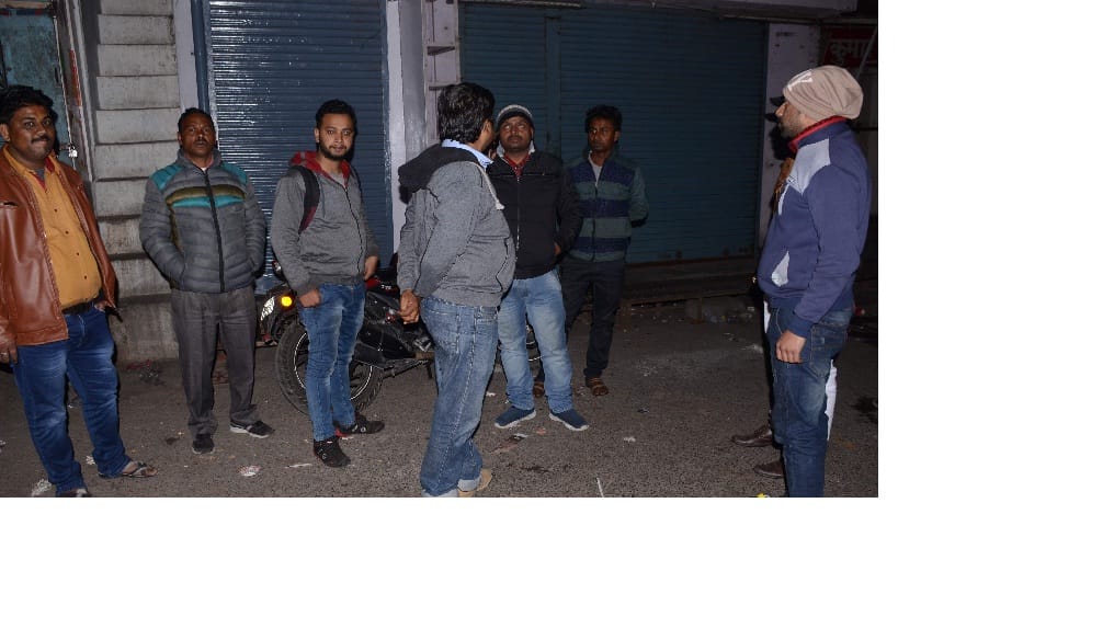पुलिस वाला बताकर बैग चेक किया और लाखों का सोना उड़ा ले उड़े