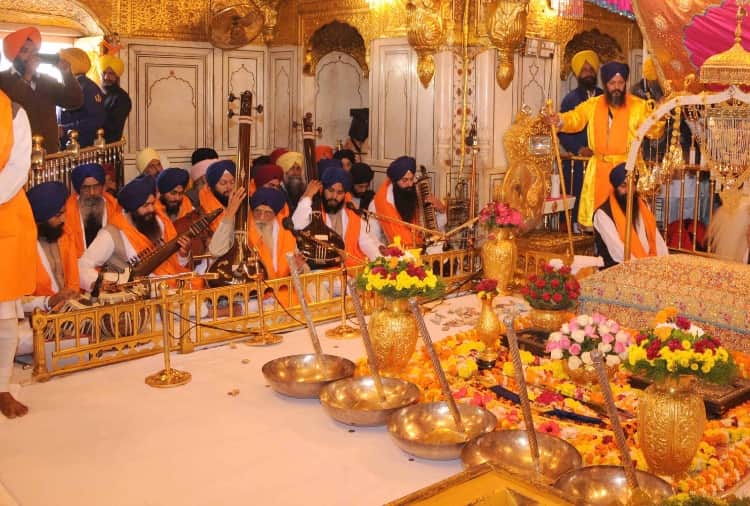 golden temple lit up on 549th prakash parv in amritsar