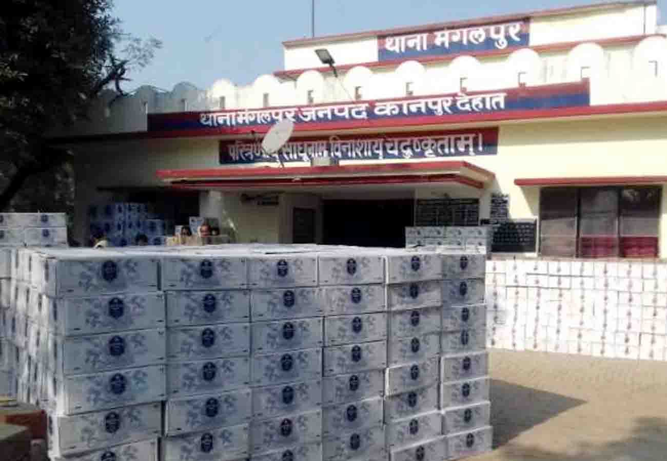 Kanpur Police arrested four people with illegal liquor