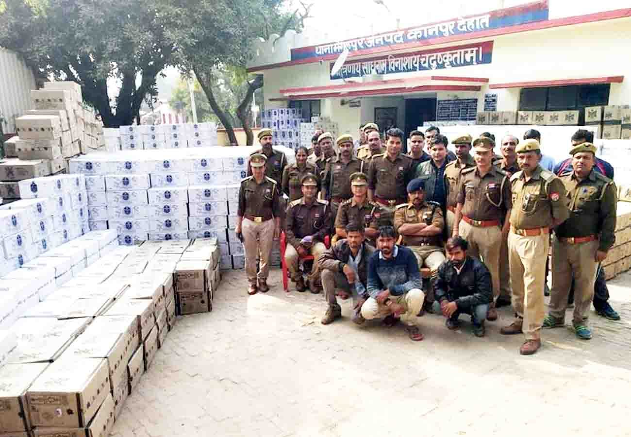 Kanpur Police arrested four people with illegal liquor