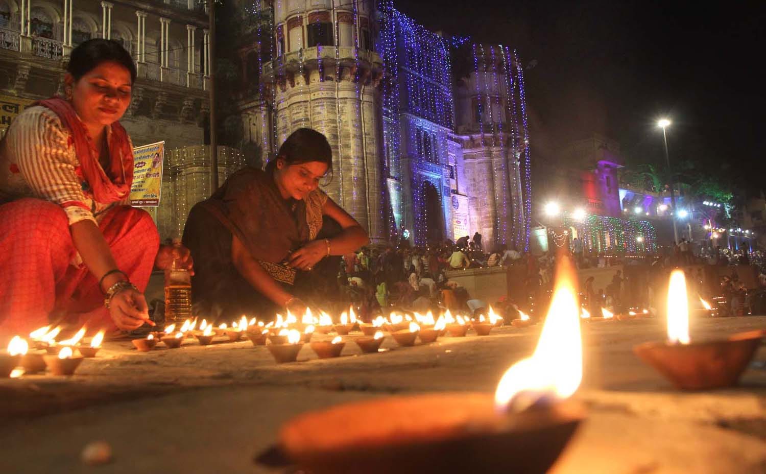 whats is the kashi connection of dev deepawali