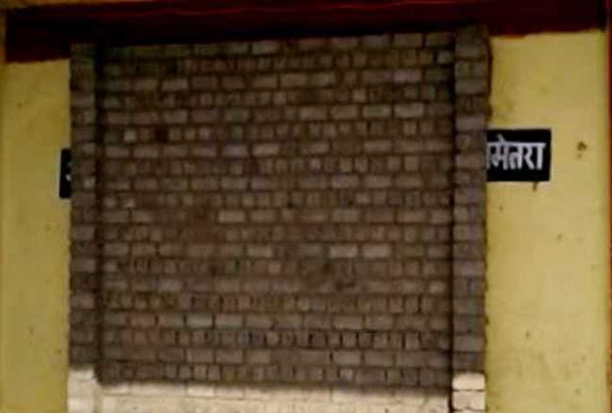 Chhattisgarh assembly election 2018: Collector creates wall all around evm bemetara