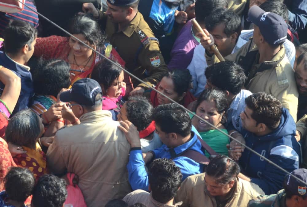 kartik purnima 2018 ganga snan Pilgrims Panic on Har ki pauri haridwar