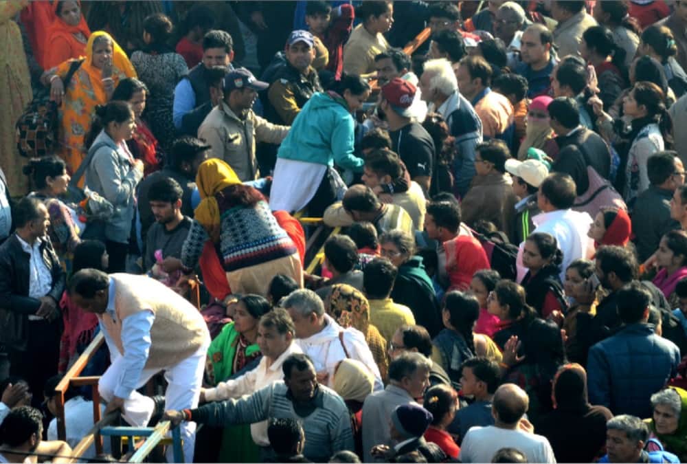 kartik purnima 2018 ganga snan Pilgrims Panic on Har ki pauri haridwar