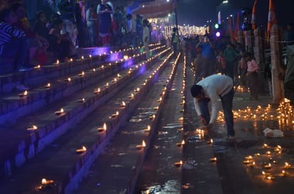 Dev Deepawali 2021 banaras Ghats illuminated with millions of lamps three day Ganga mahotsav at Rajghat and  Hot Air Balloon Show