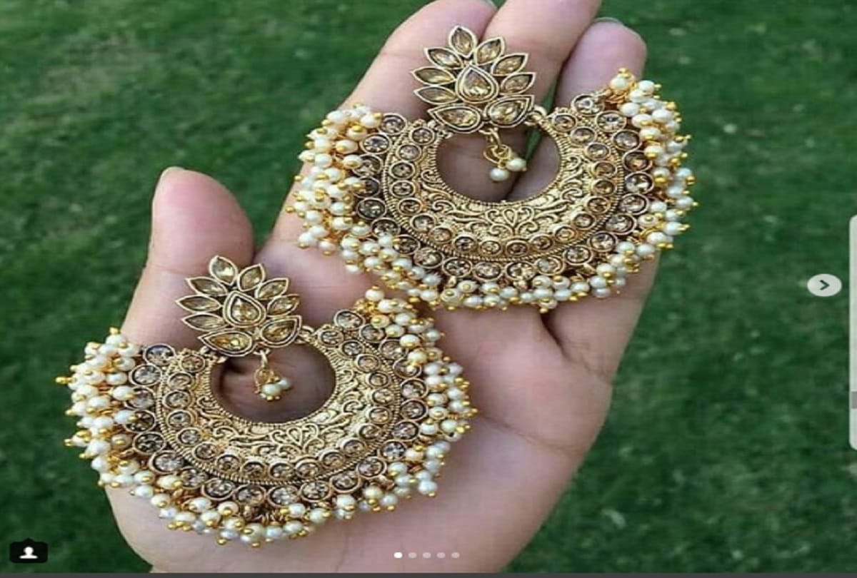 LONG EARRING IS FASHION TREND EASILY AVAILABLE IN MARKE