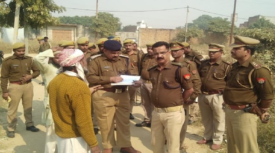 Meerut, conflicts in two communities, firing and attack on police