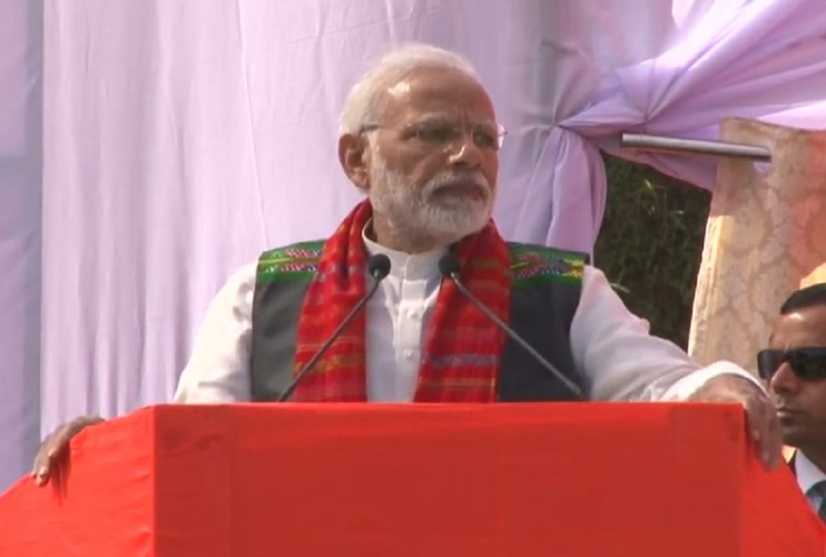 Congress leader says PM Modi is slashing dignity of post