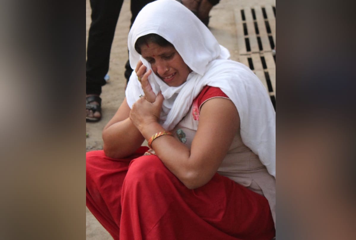 in noida hotel boy shoots girl then commits sucide, these five question become big mystery