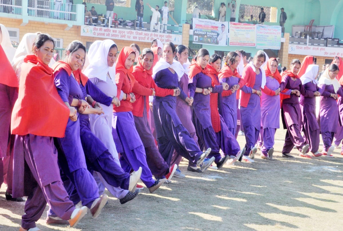 hundreds of women will dance on himachal folk dance natti in manali kullu