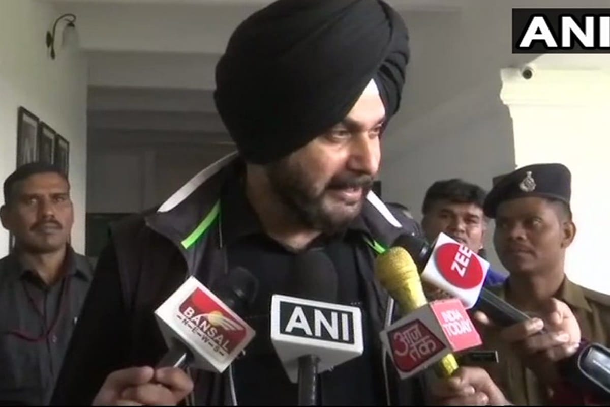 Navjot Singh Sidhu says the watchman dog also a thief on Rafael issue
