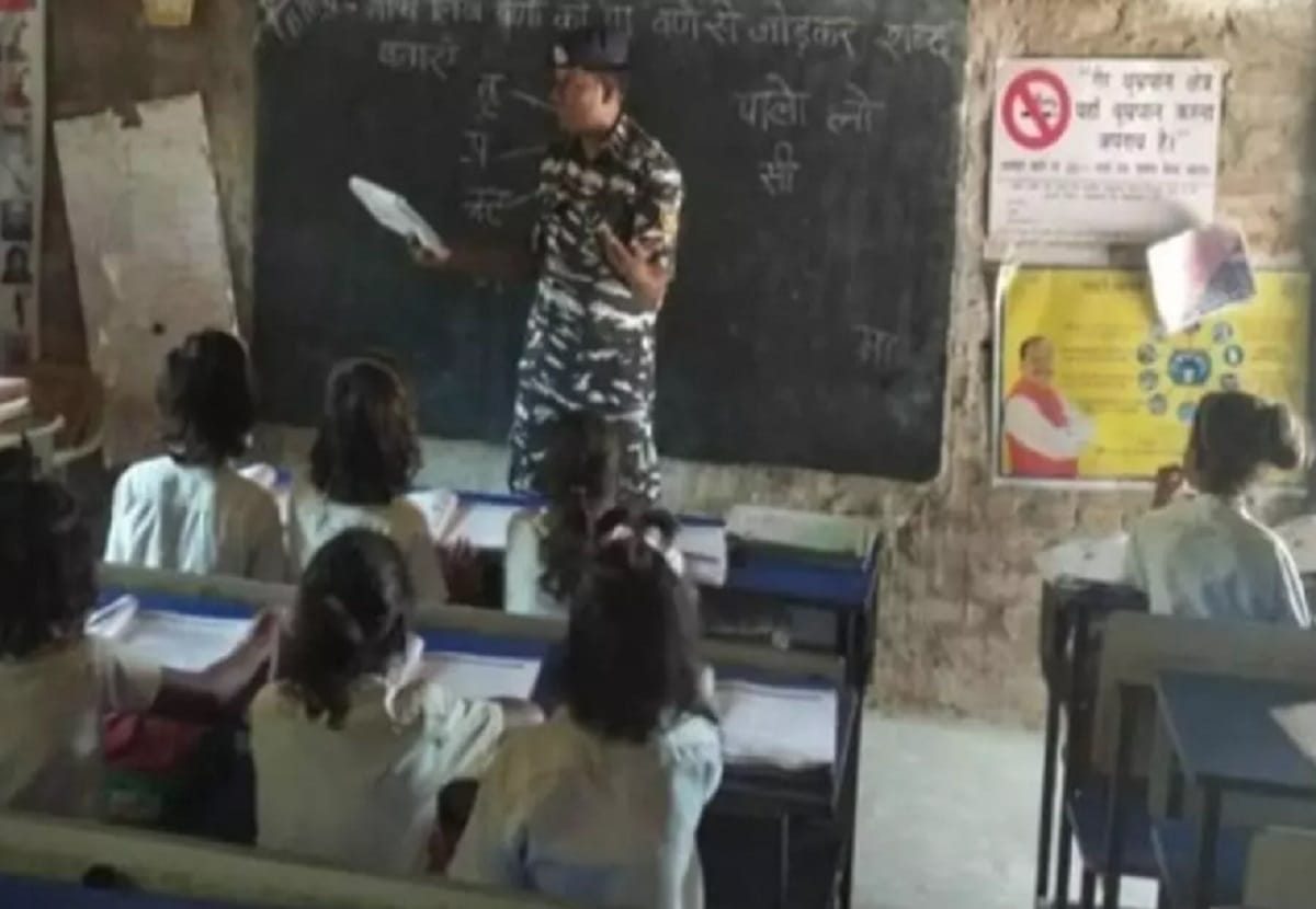 Para Teachers Jharkhand Strike Hindi News Bokaro Crpf Jawans Teaching Children in Schools